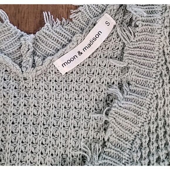 Moon & Madison Sage Cropped Waffle Knit Sweater Small V-Neck EUC - Picture 3 of 7